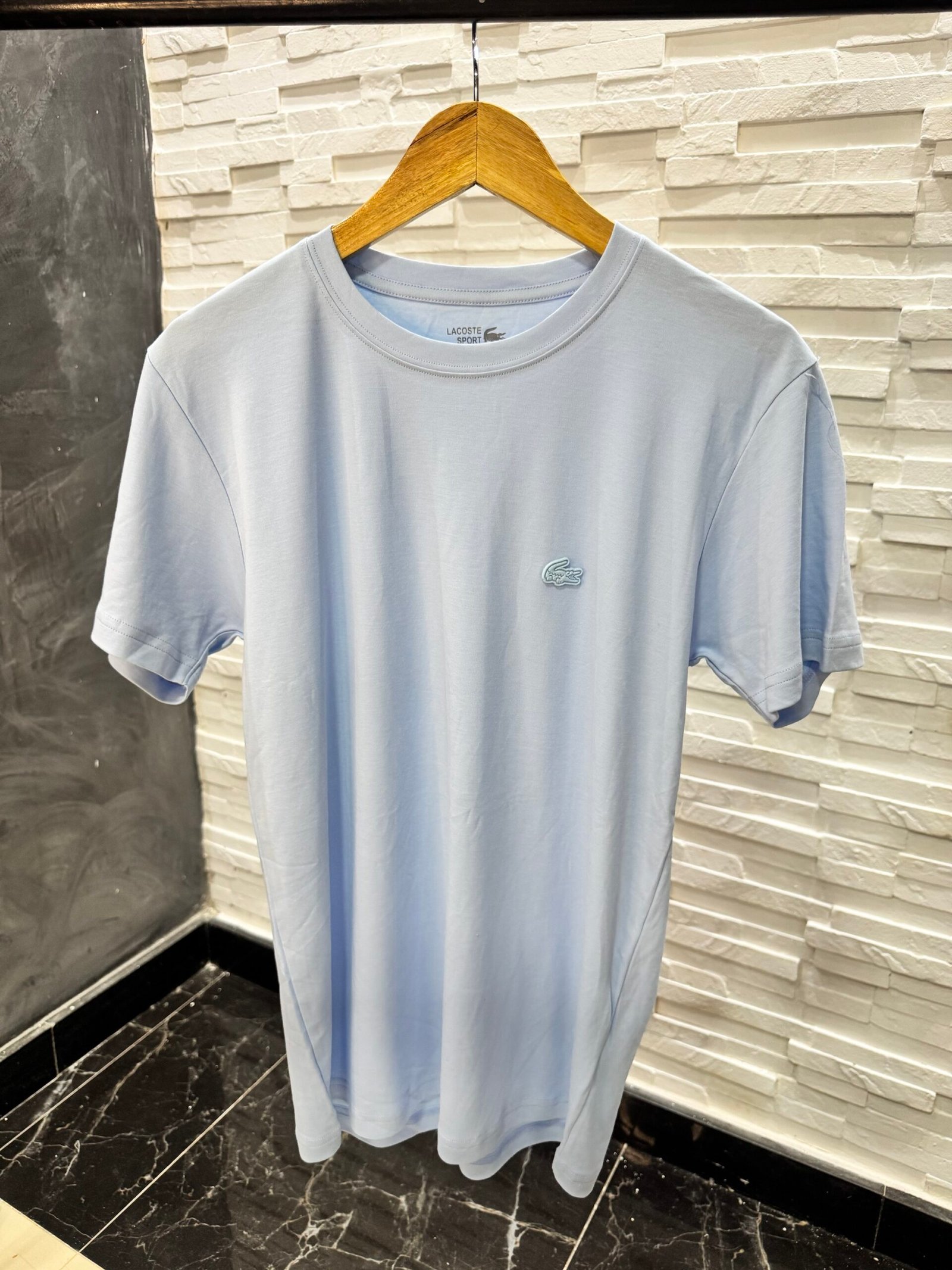 T-shirt Lacoste monocromática